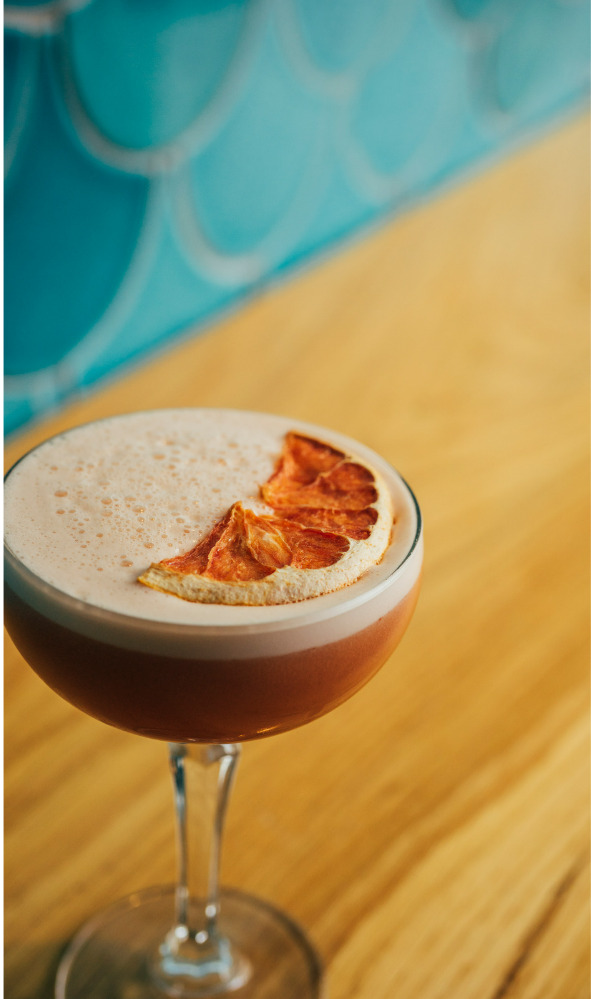 Selección de cócteles de autor servidos en el restaurante Kulto Madrid, junto al retiro