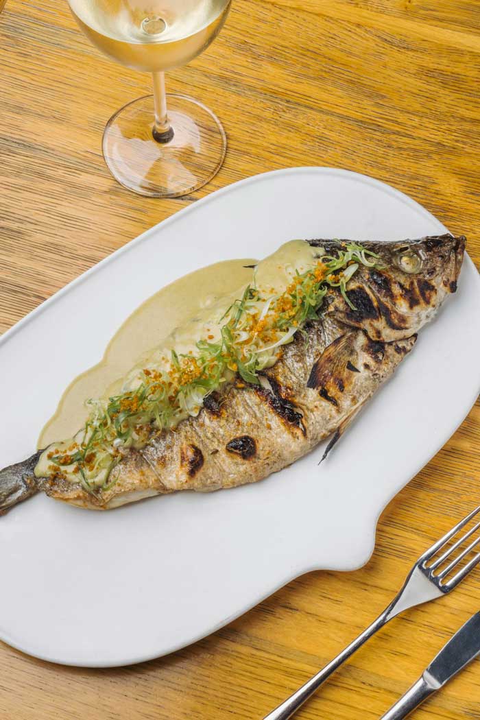 Lubina a la brasa con bilbaína – Kulto Madrid